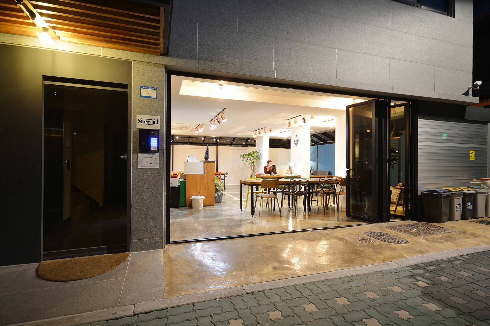 Rumah tetamu Sunnyhill Hongdae 2*